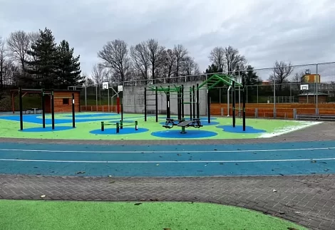 Školní hřiště při ZŠ Dlouhá 56